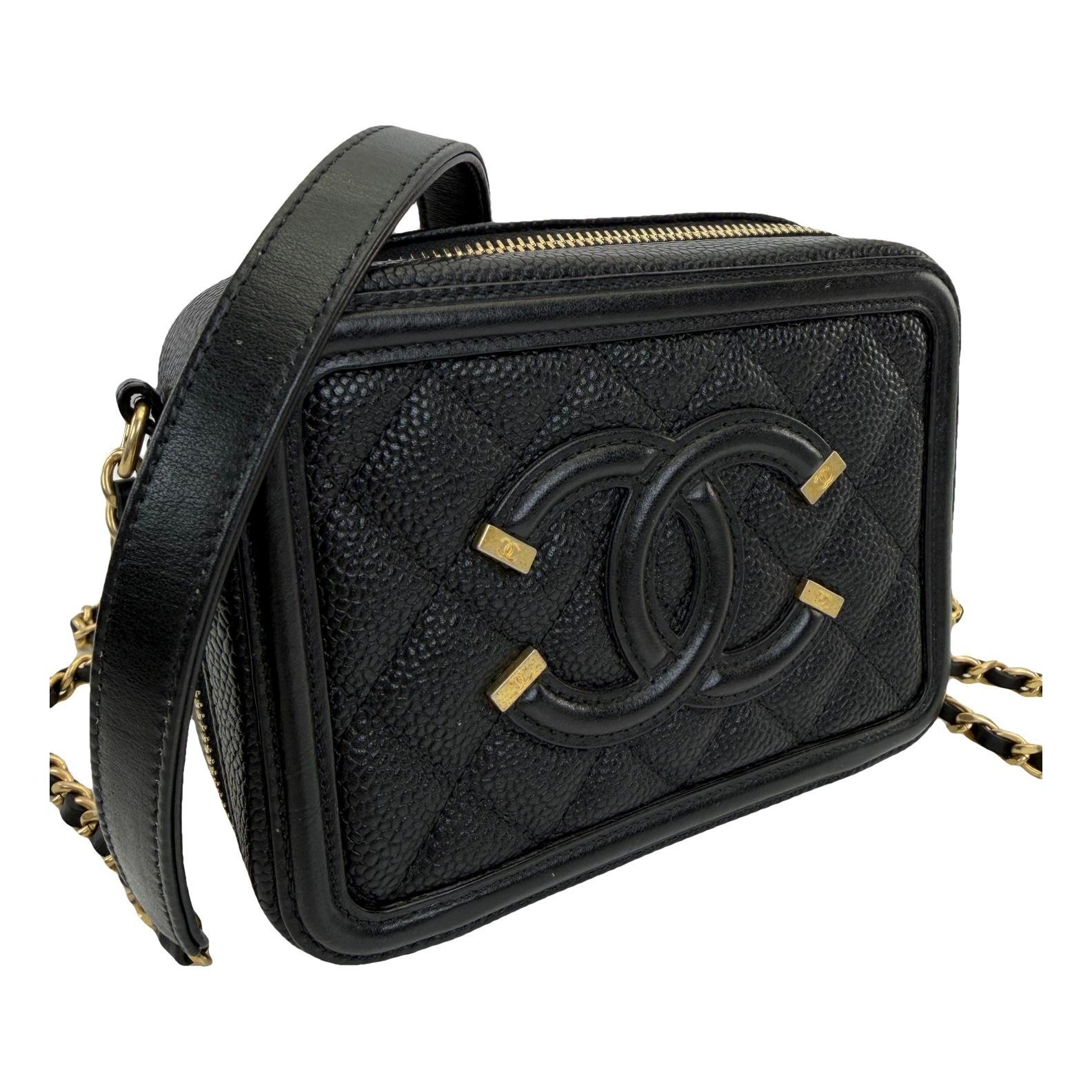 CC Filigree leather crossbody bag
