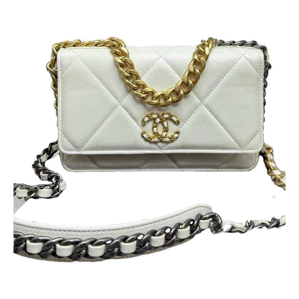 Chanel 19 leather handbag