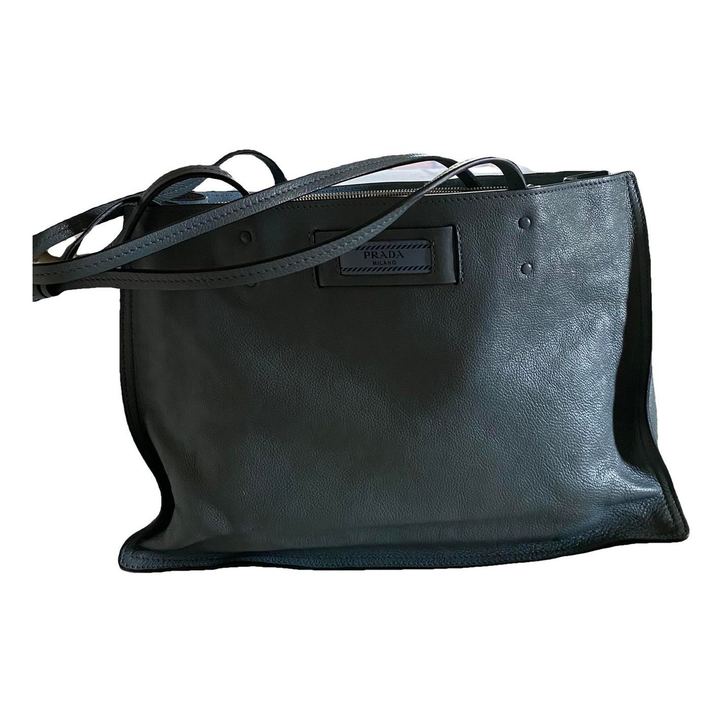 Monochrome leather handbag
