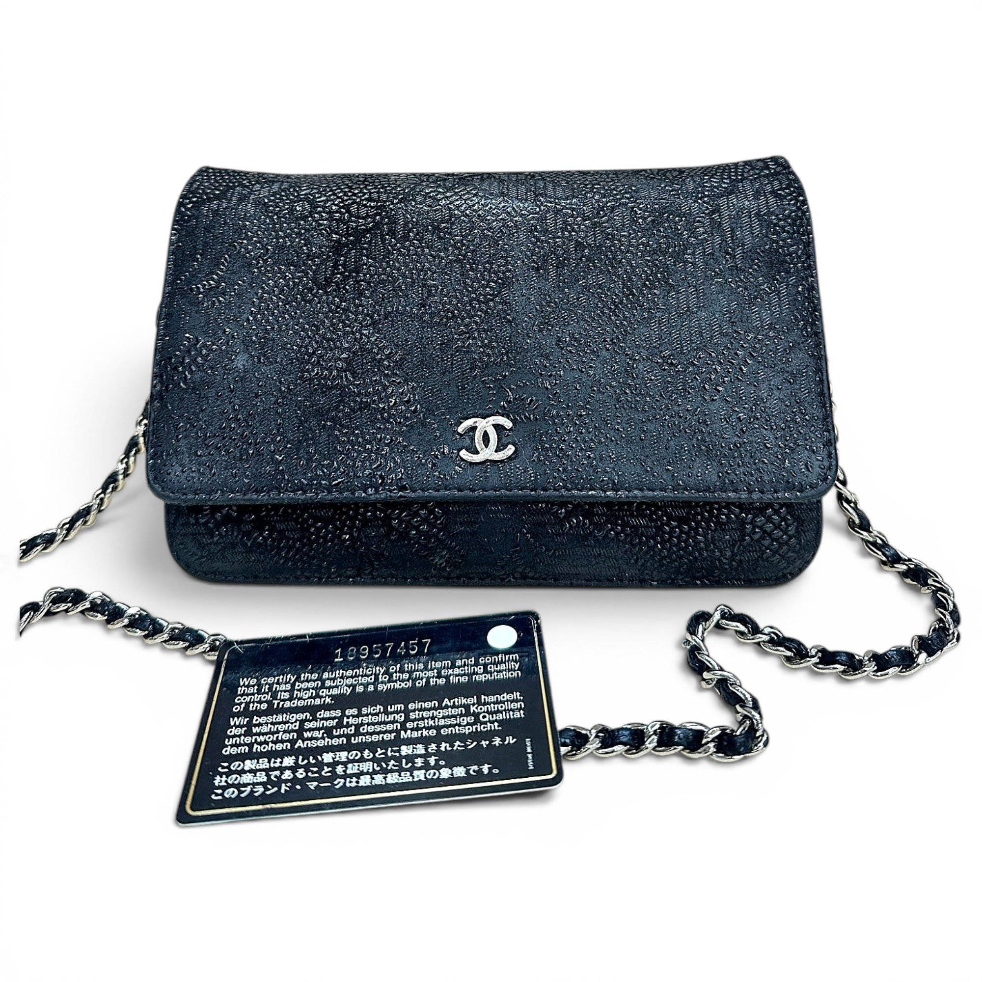 Wallet On Chain leather crossbody bag