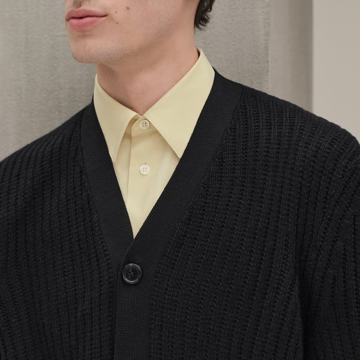 Noir "Soie d'Hiver" Buttoned Cardigan