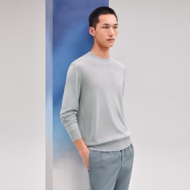 “Coutures inversees” 크루넥 스웨터