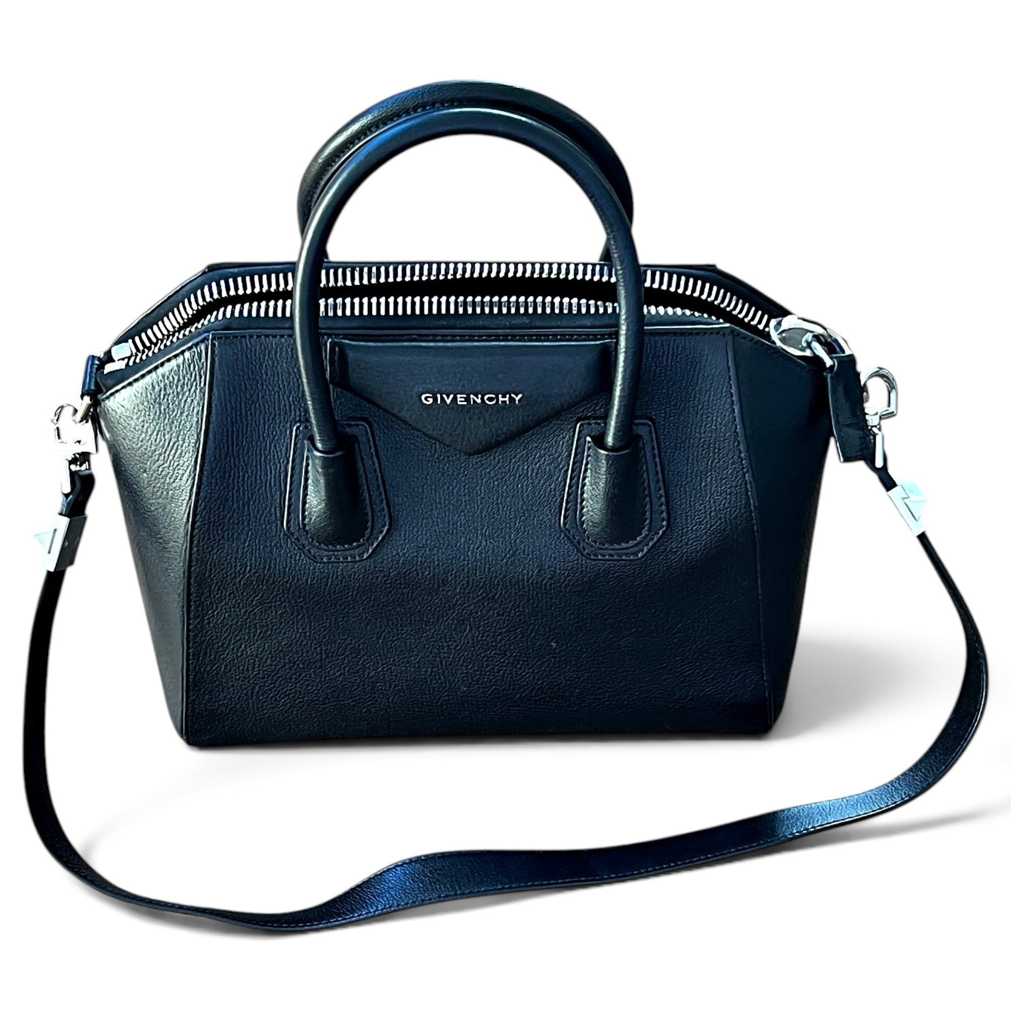 Antigona leather handbag