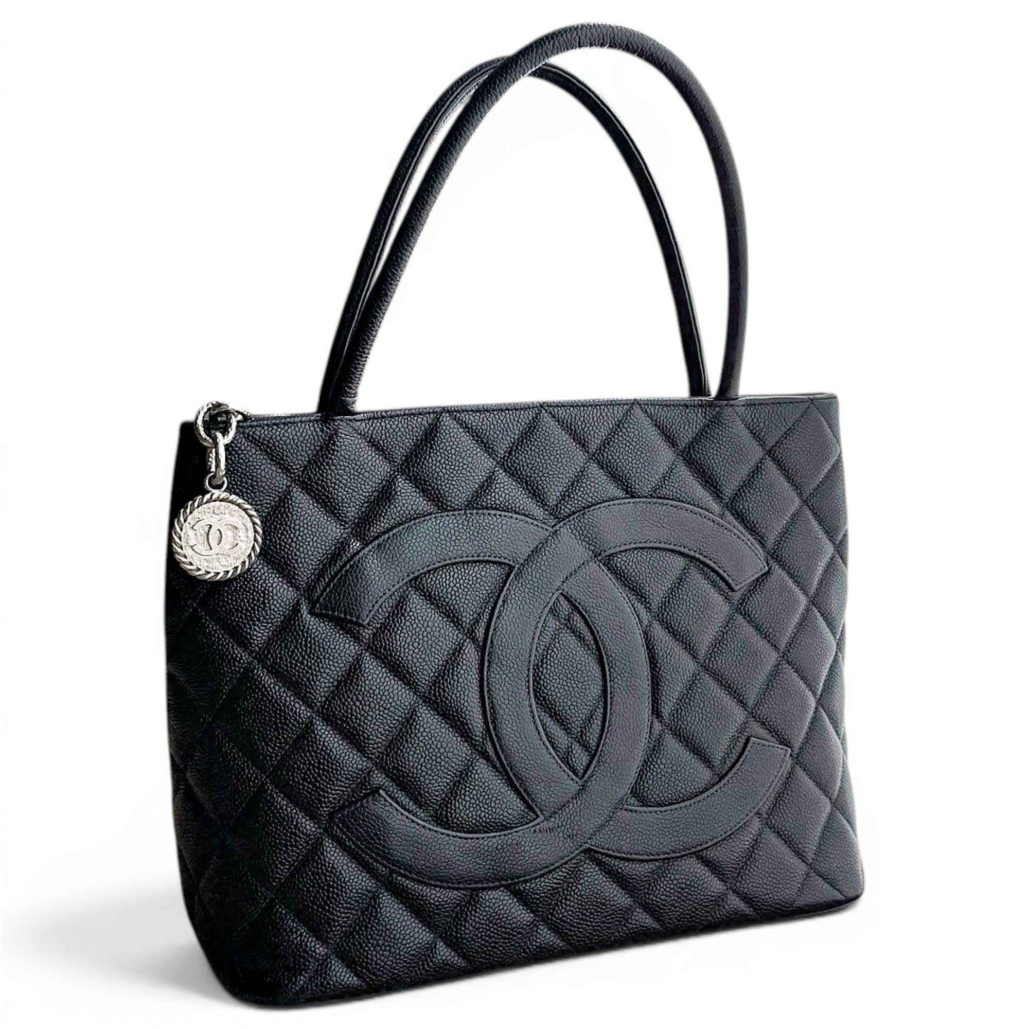 Médaillon leather handbag