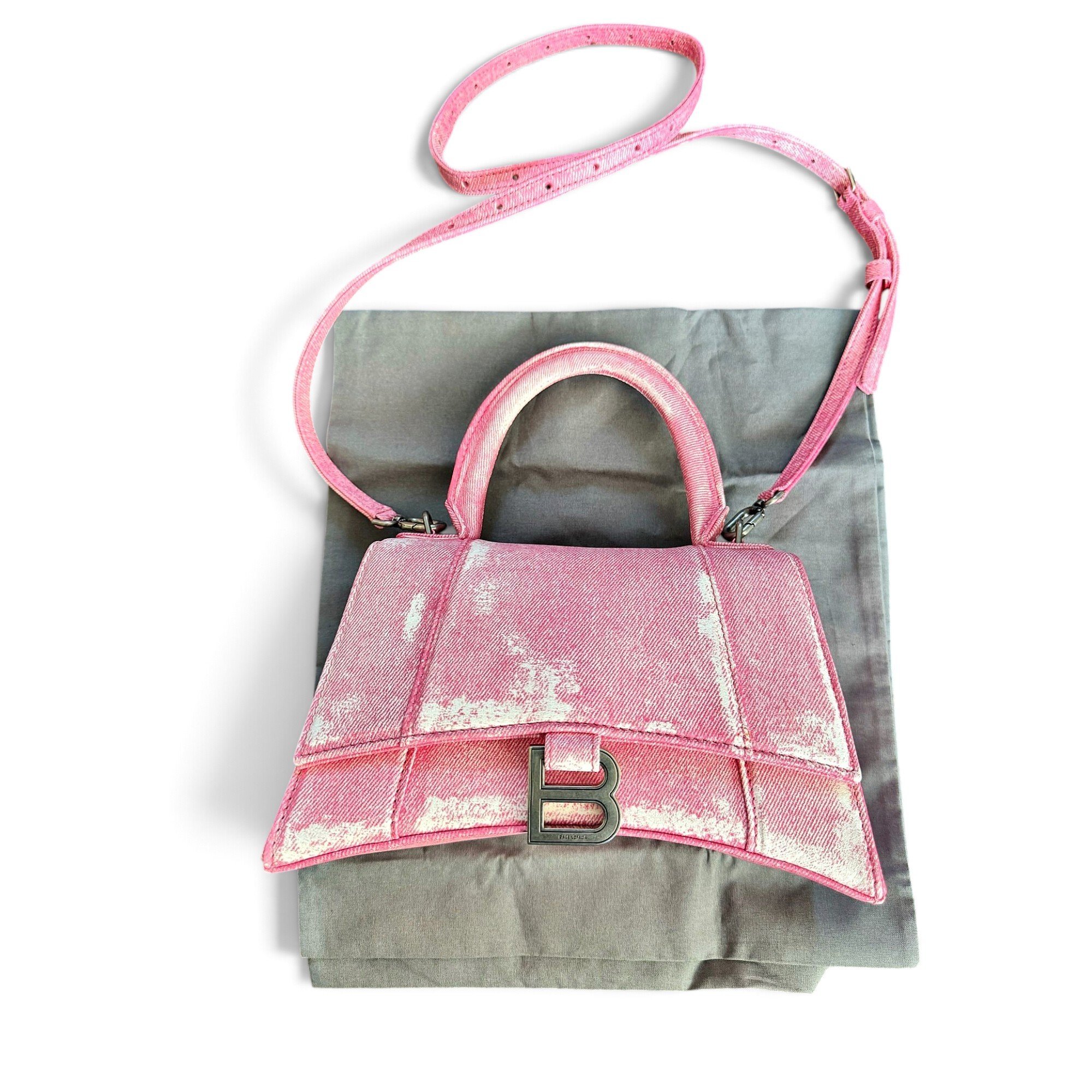 Hourglass handbag