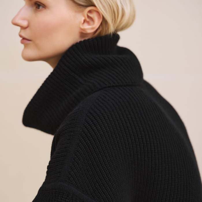 Noir Long-sleeve Cashmere Tunic Sweater
