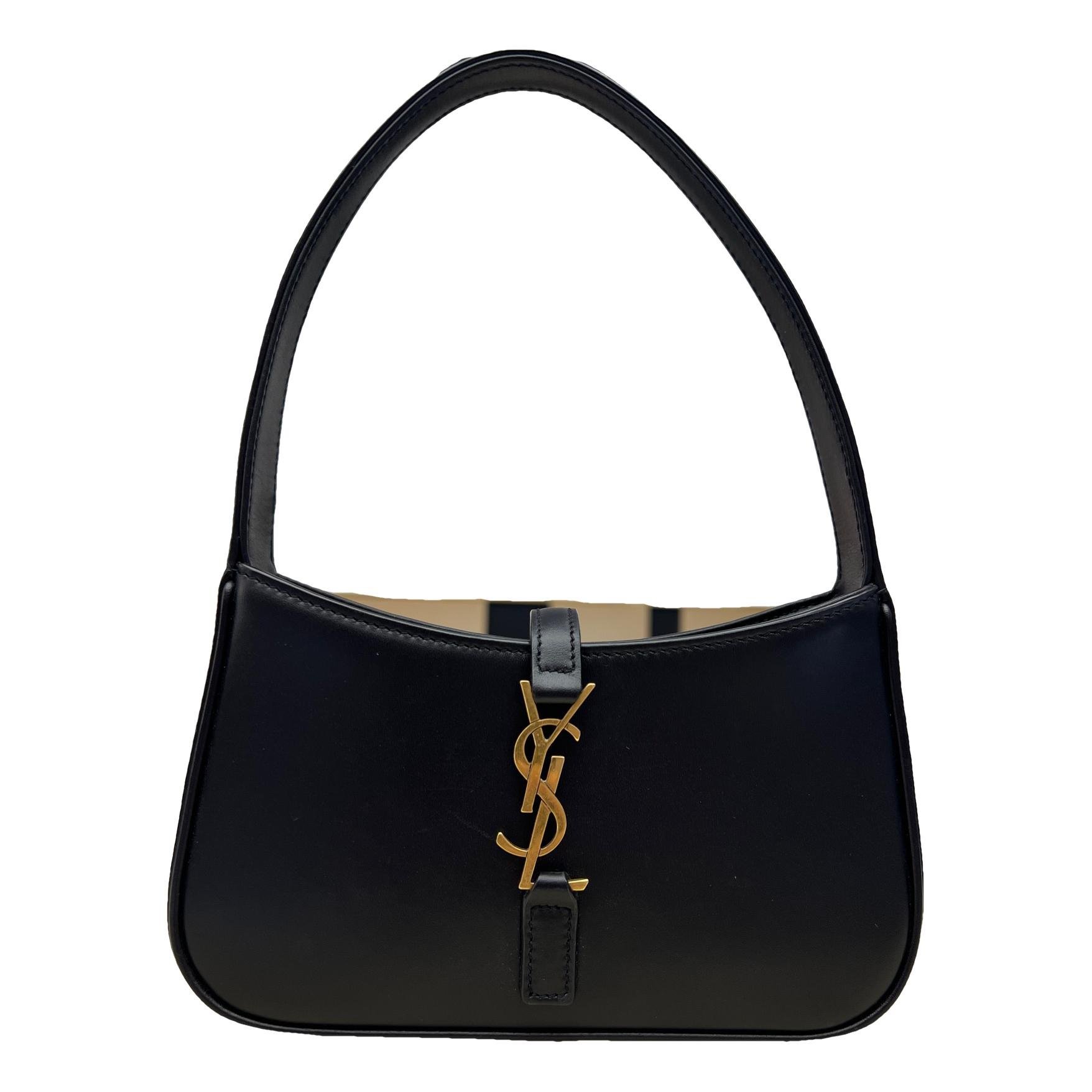 Le 5 à 7 leather handbag