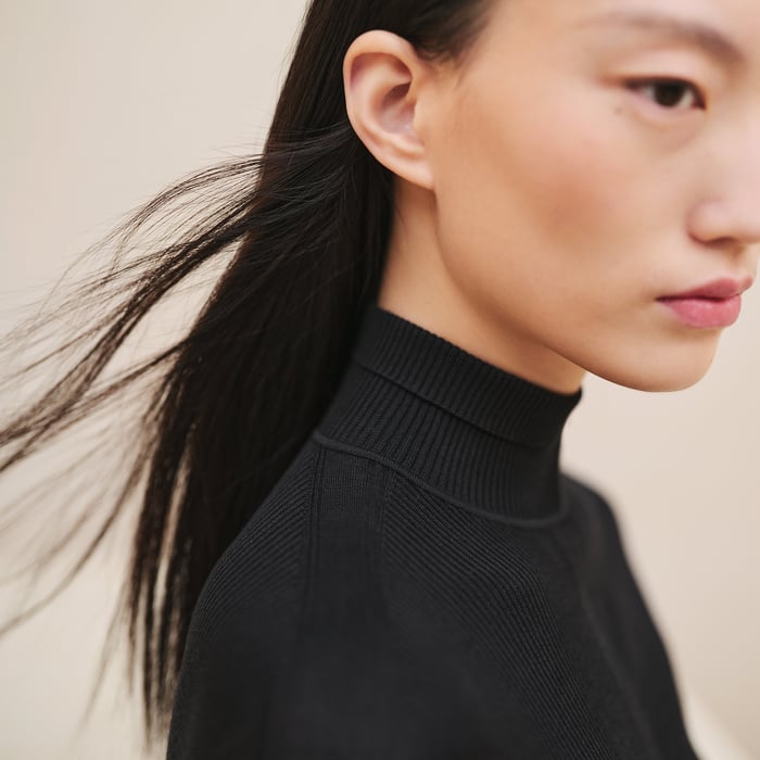 Noir Cashmere Long-sleeve Sweater