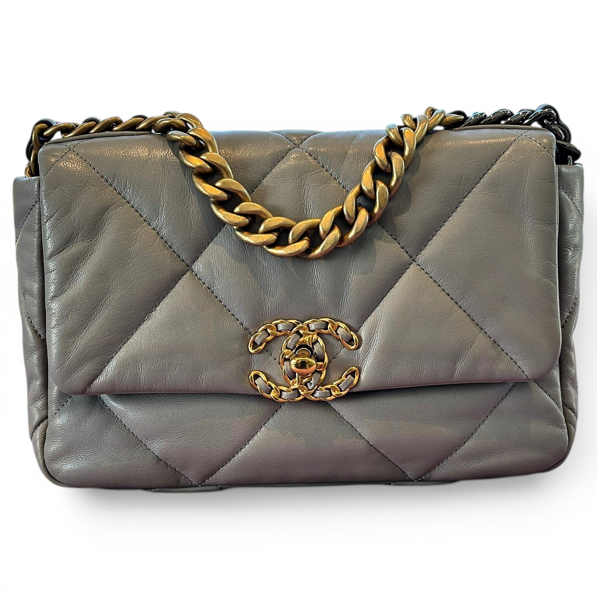 Chanel 19 leather handbag
