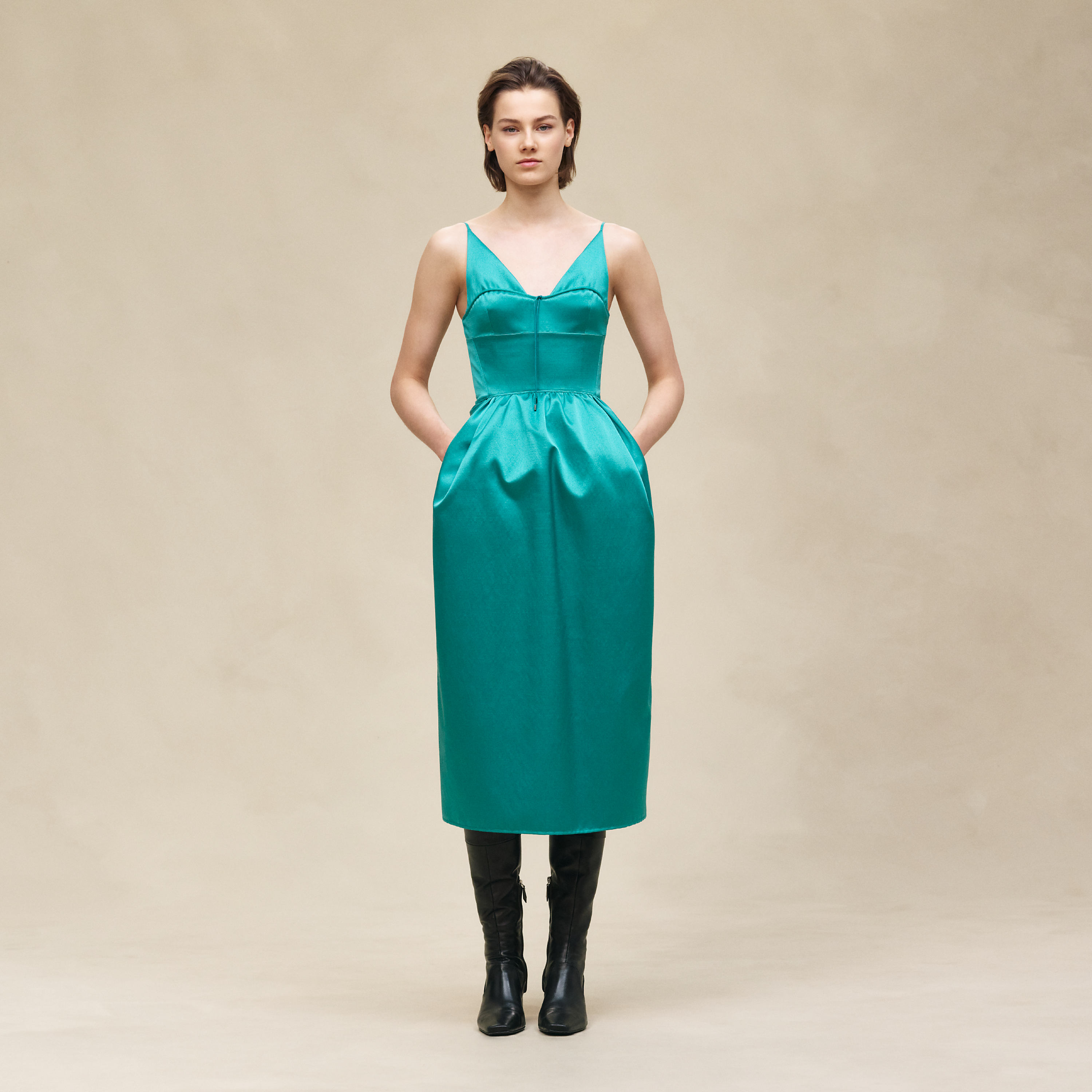 Dress with shoulder straps
