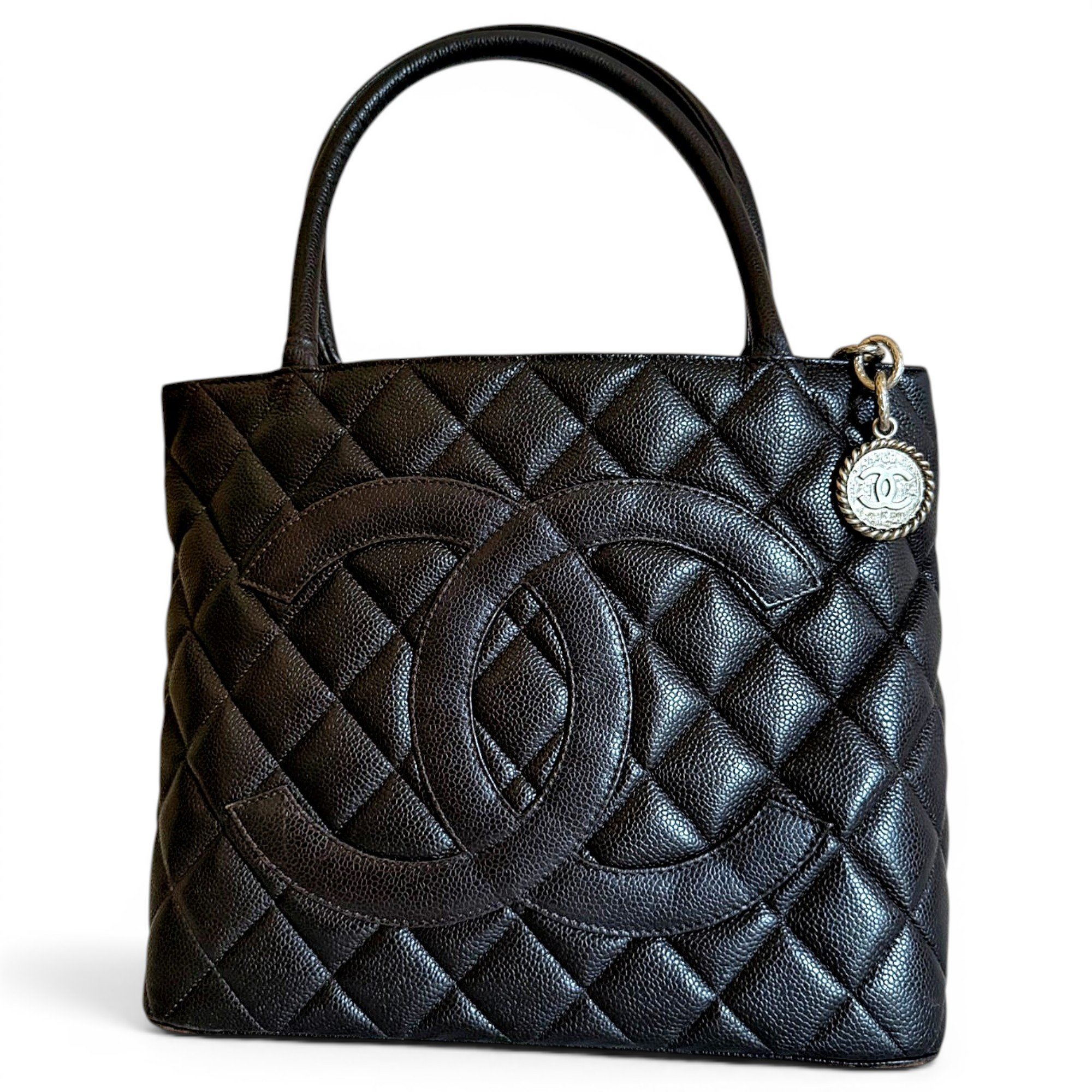 Médaillon leather tote
