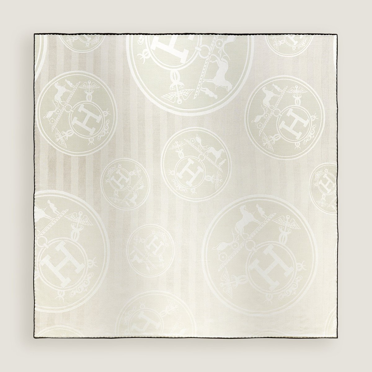 Hermès カレ 110 《ニュー・リブリス》 イヴォワール | BagUSeek