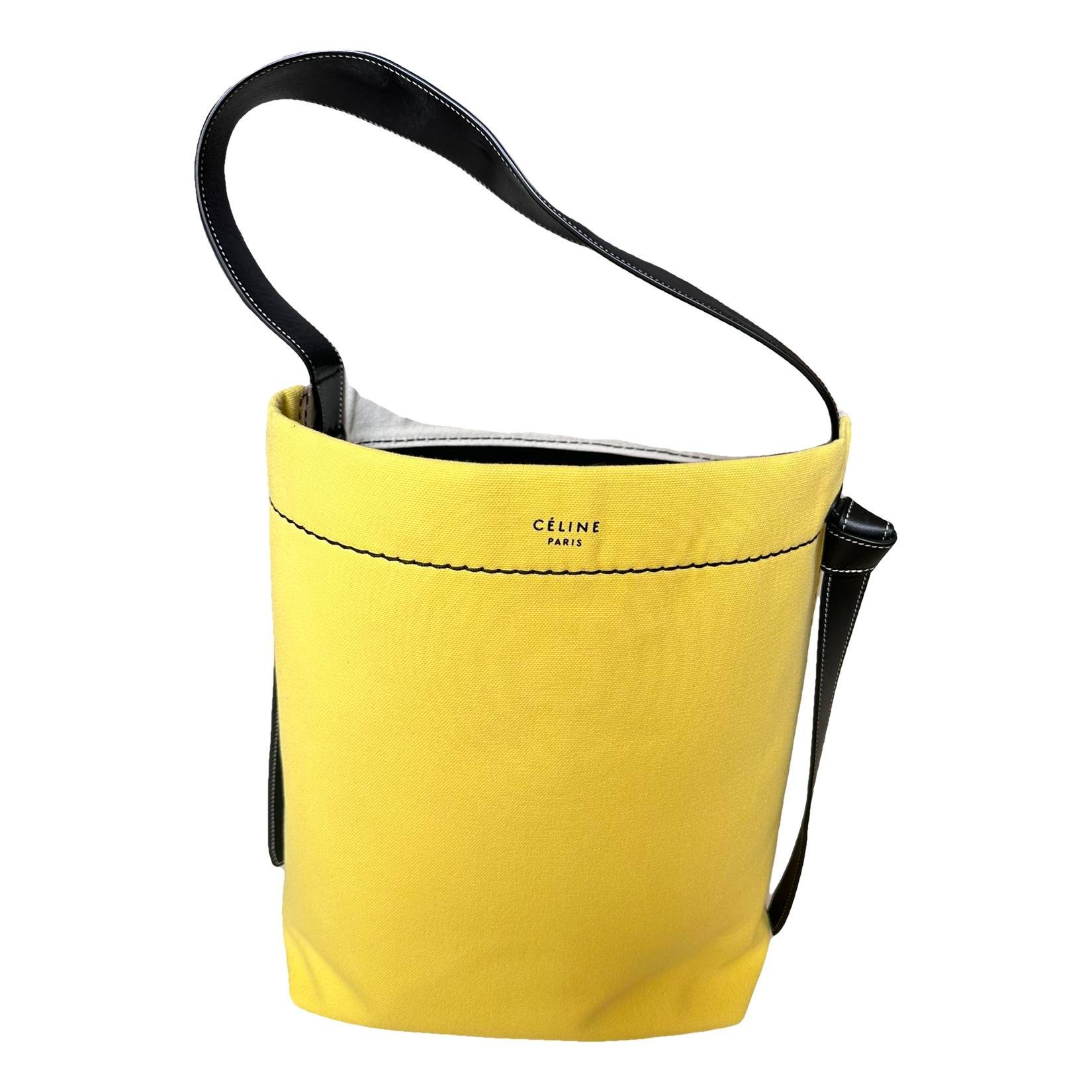 Twisted tote
