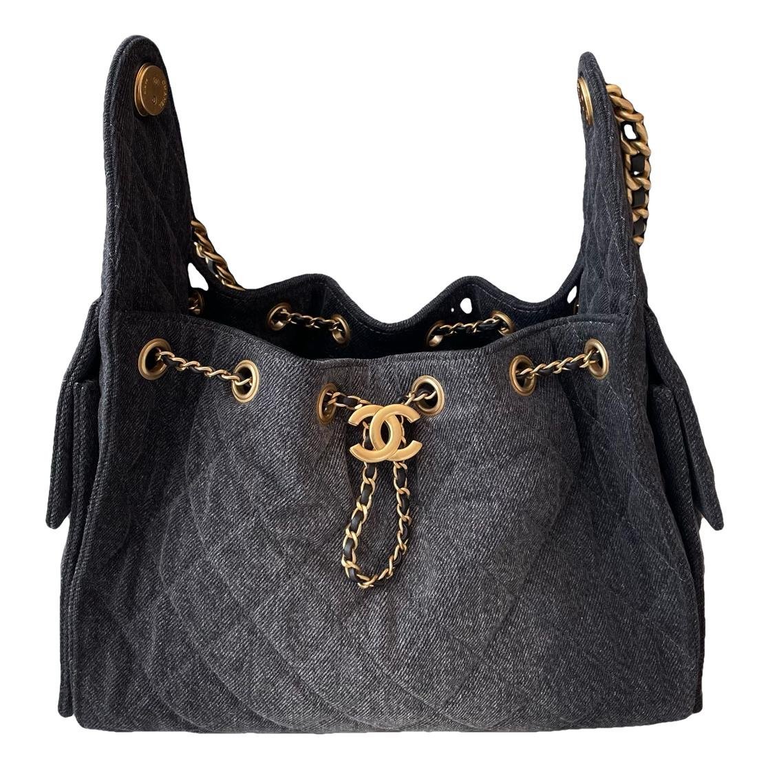 Chanel 25 leather handbag