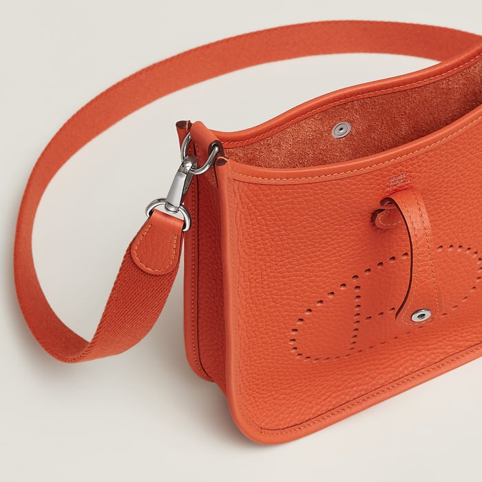 Evelyne 16 Amazone 백