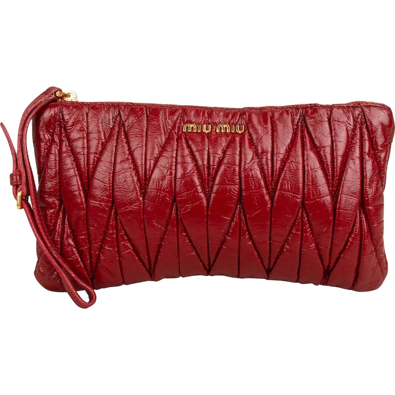 Matelassé patent leather clutch bag