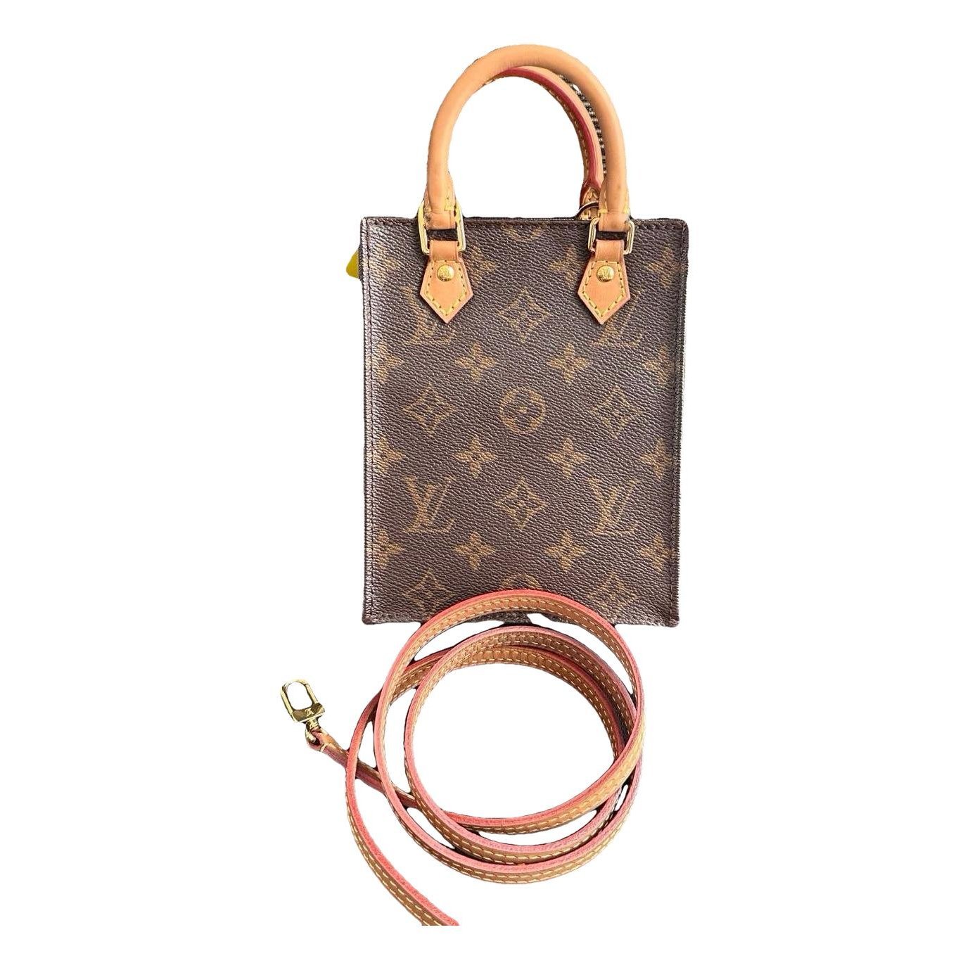 Plat leather handbag