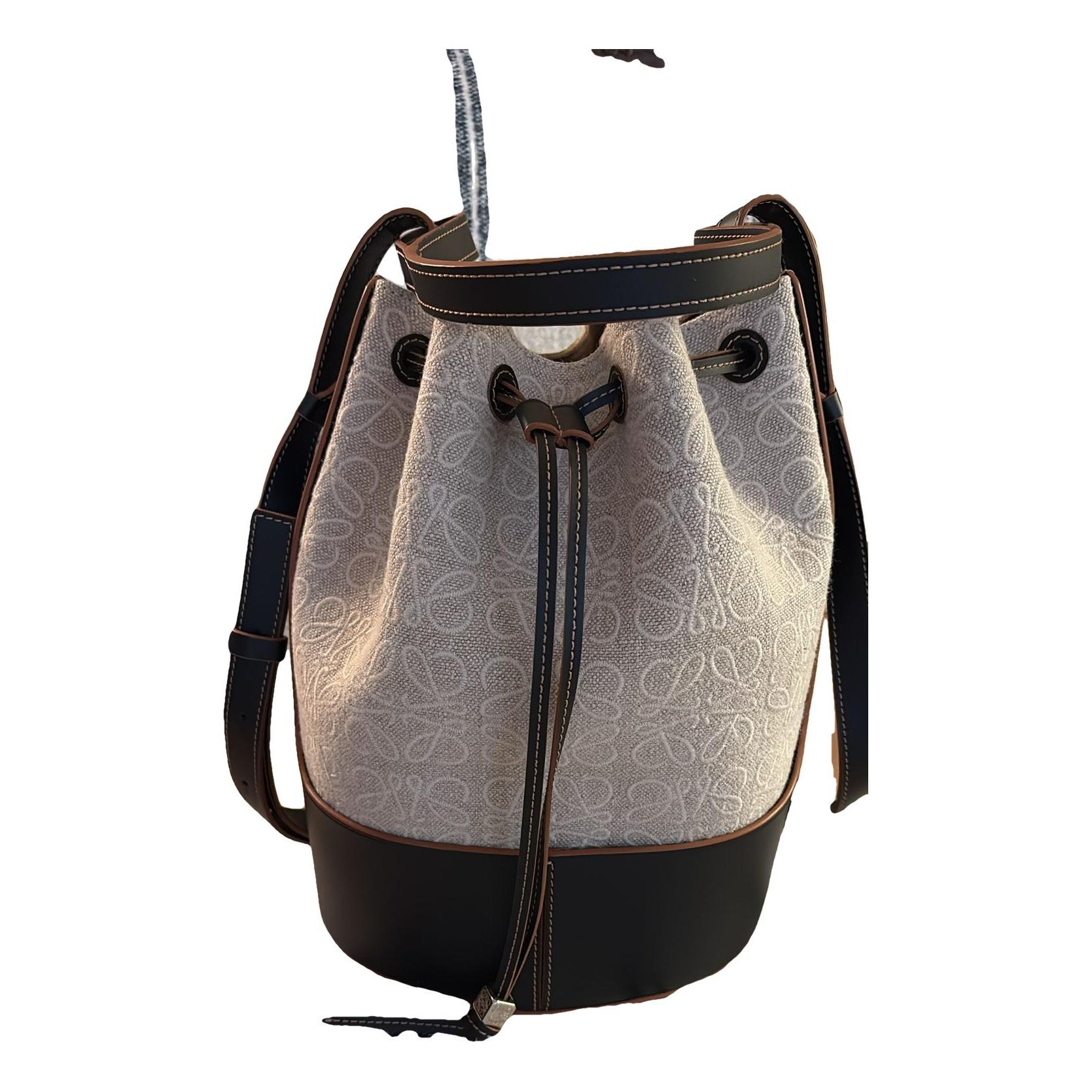 Balloon leather handbag