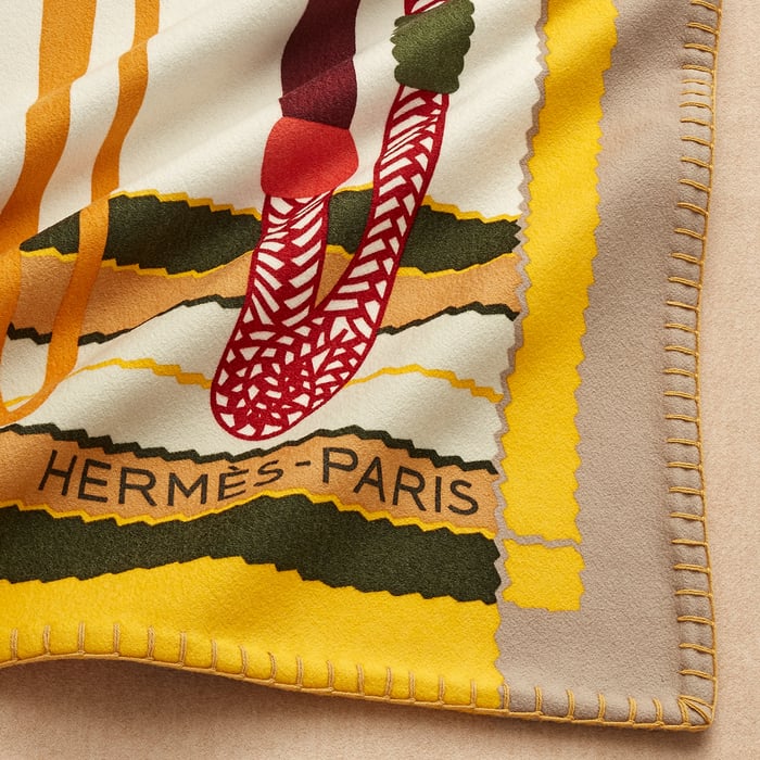 Ambre Fouets Et Tartan Blanket