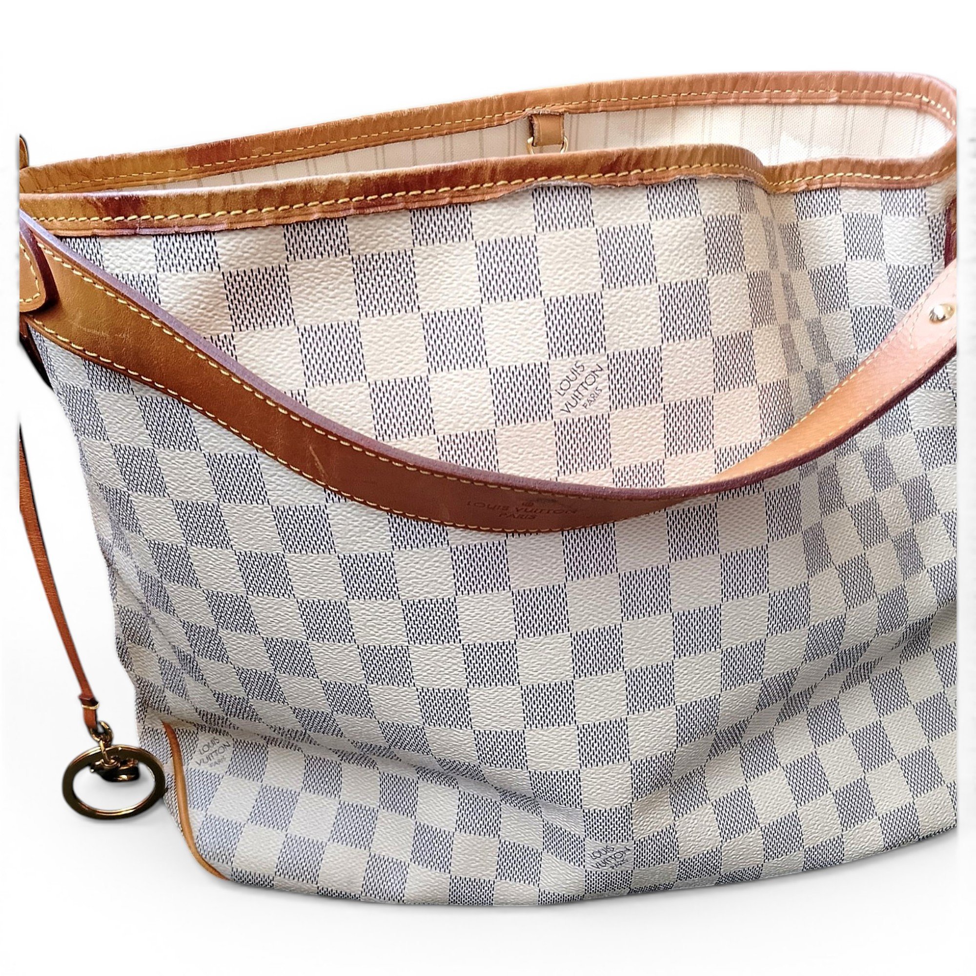 Delightful leather handbag