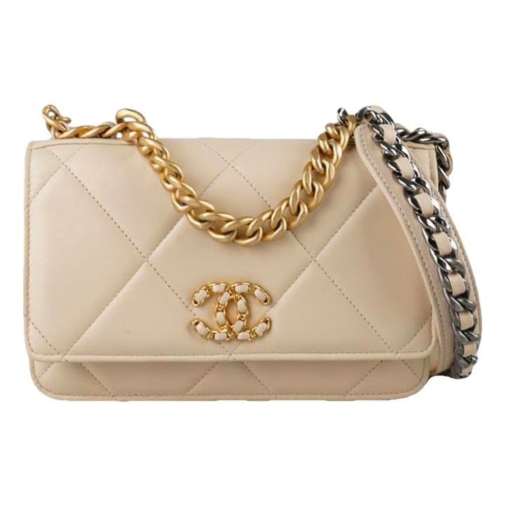 Wallet On Chain Chanel 19 leather crossbody bag