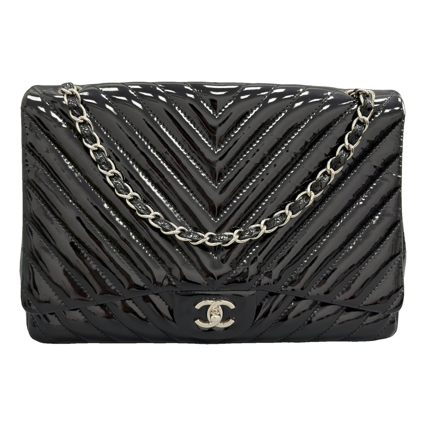 Timeless/Classique patent leather handbag