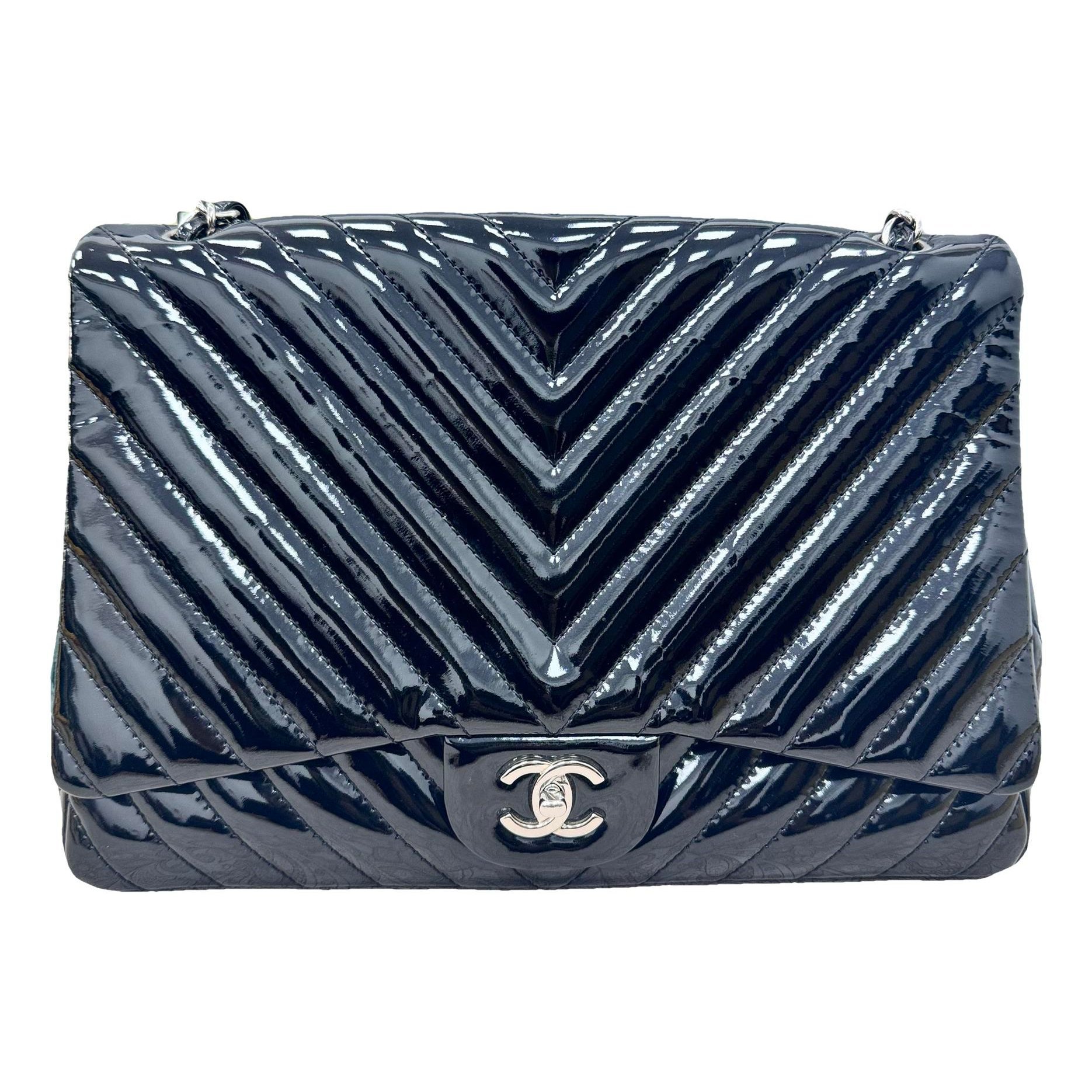 Timeless/Classique patent leather handbag