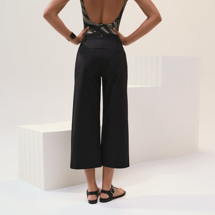 Noir Cropped Pants