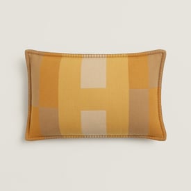 H Horizon pillow, medium model