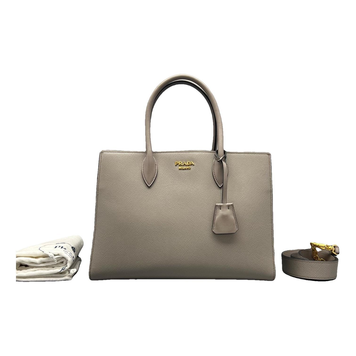 Monochrome leather crossbody bag