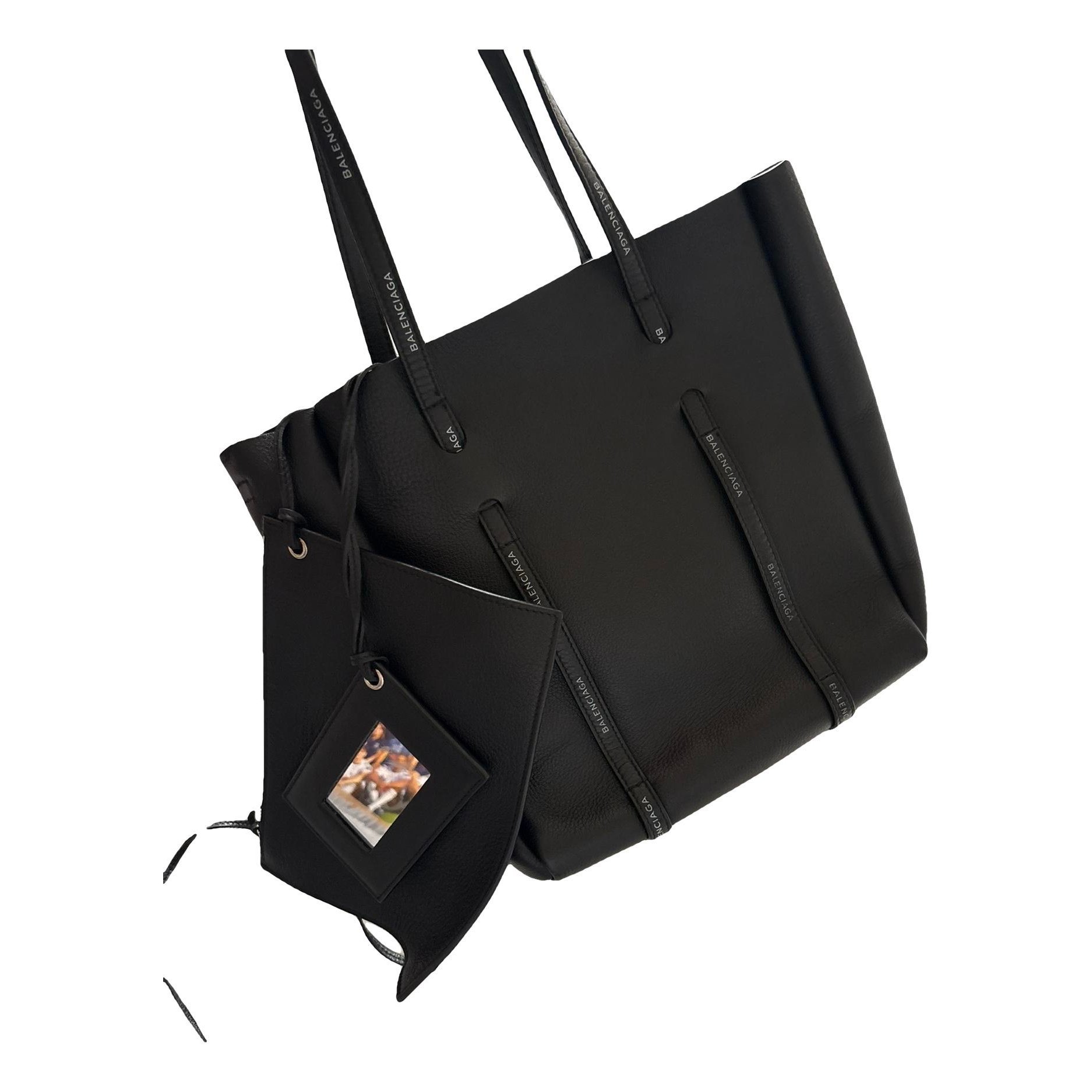 Everyday leather handbag