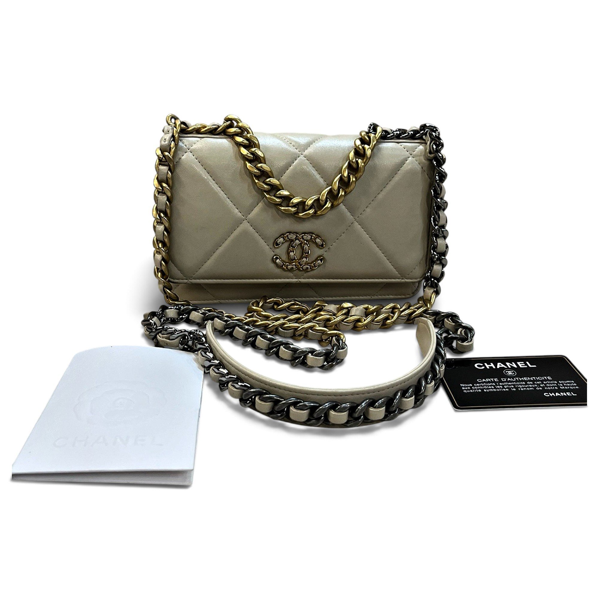 Chanel 19 leather handbag