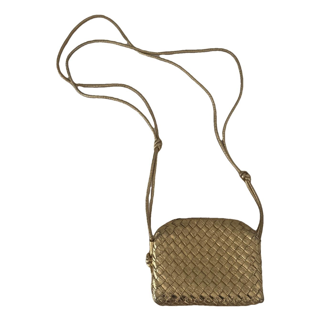 Loop leather handbag