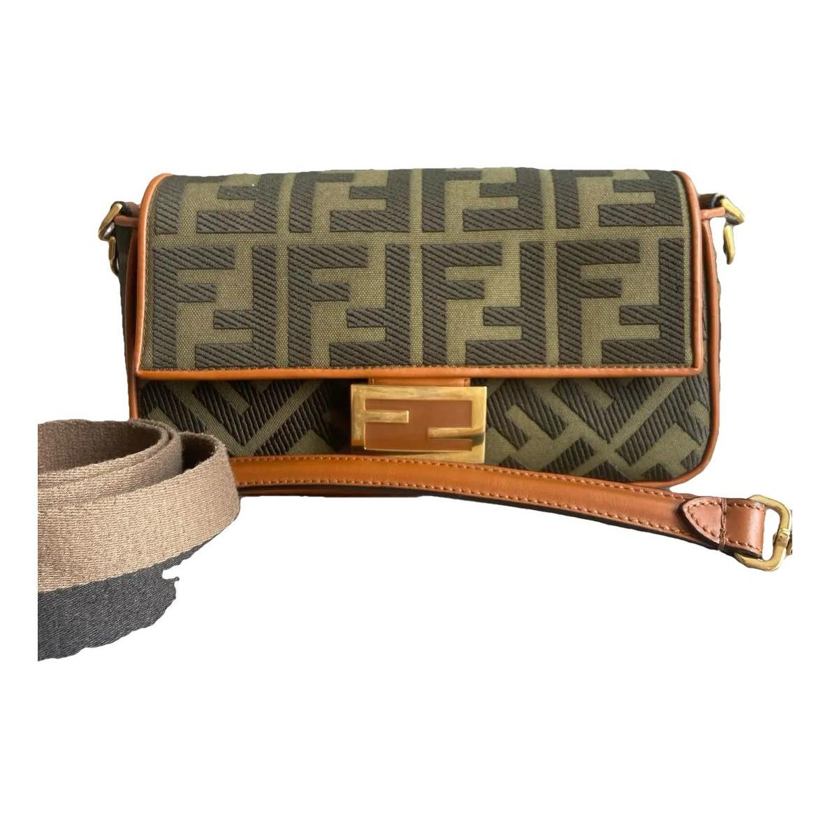 Baguette leather crossbody bag