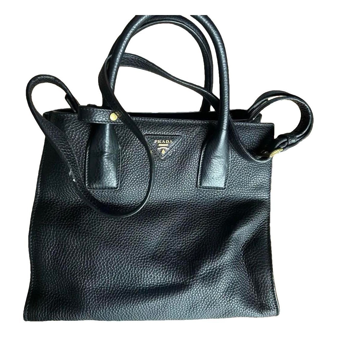 Monochrome leather handbag