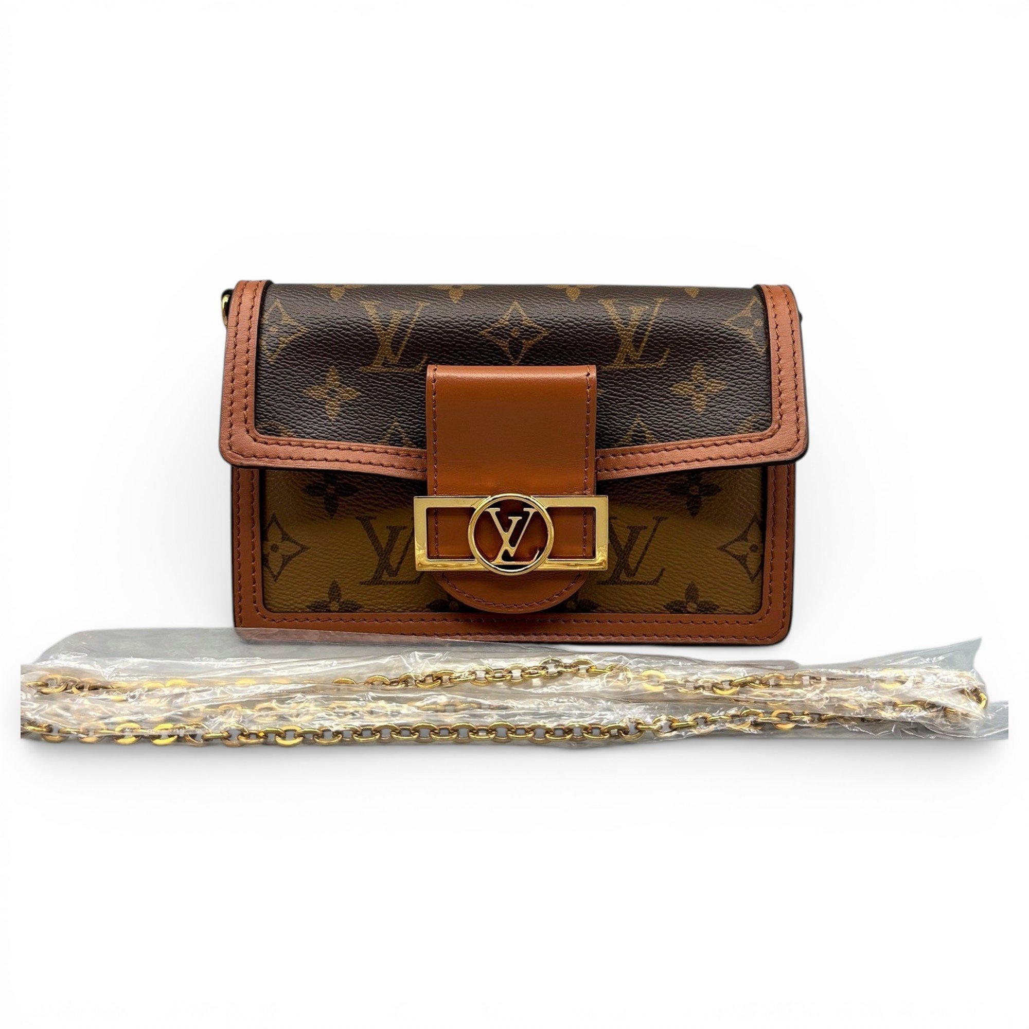 Dauphine Chain Wallet leather handbag