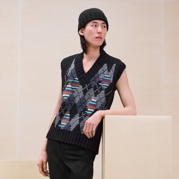 Noir Cashmere "Argyle Crayonne" V-neck Sweater