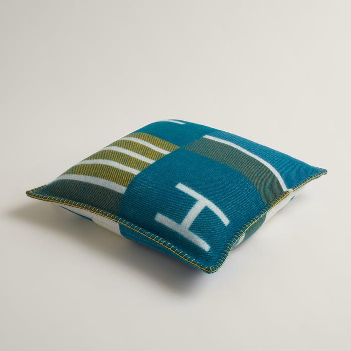 Outremer Avalon Vibration Pillow, Small Model