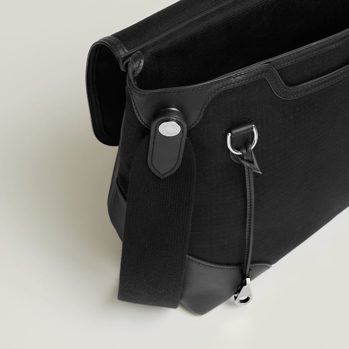 Noir Allback Messenger Bag