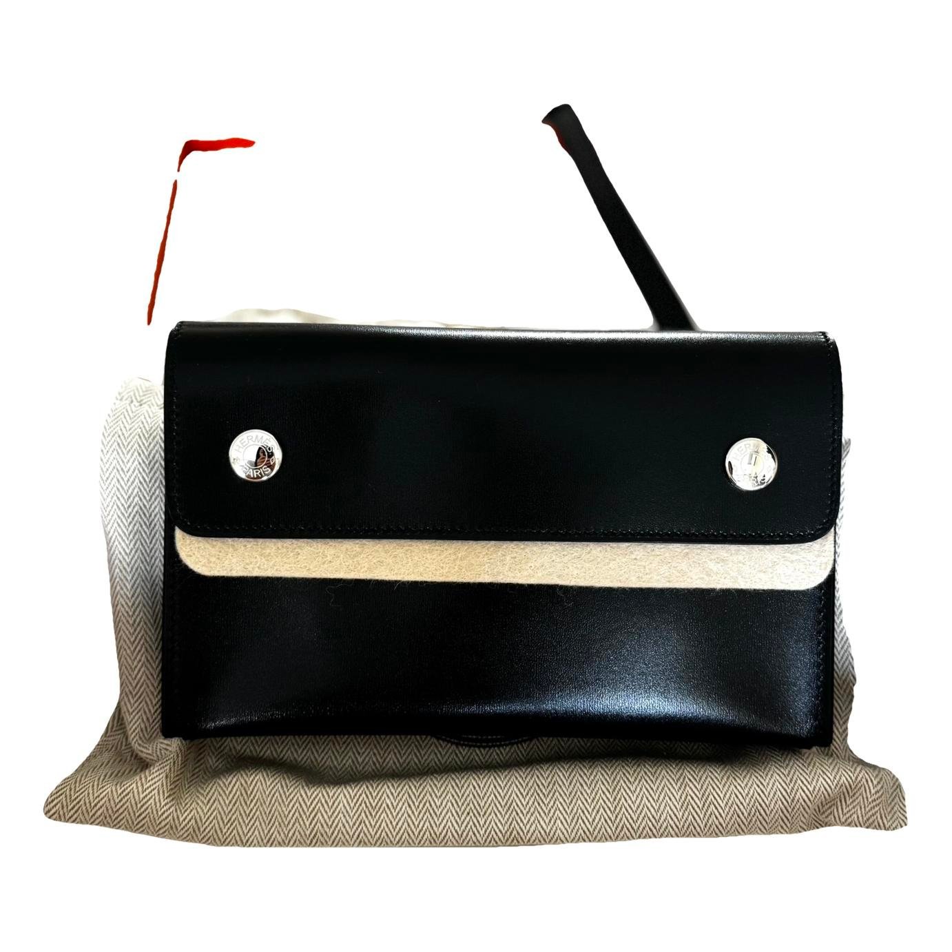 Leather travel bag