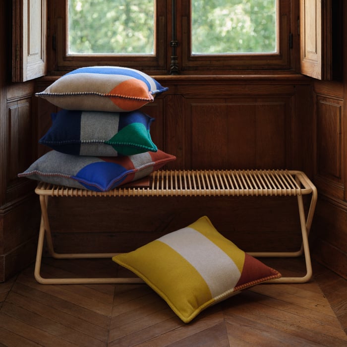Casaque Rayee Horizontale Pillow