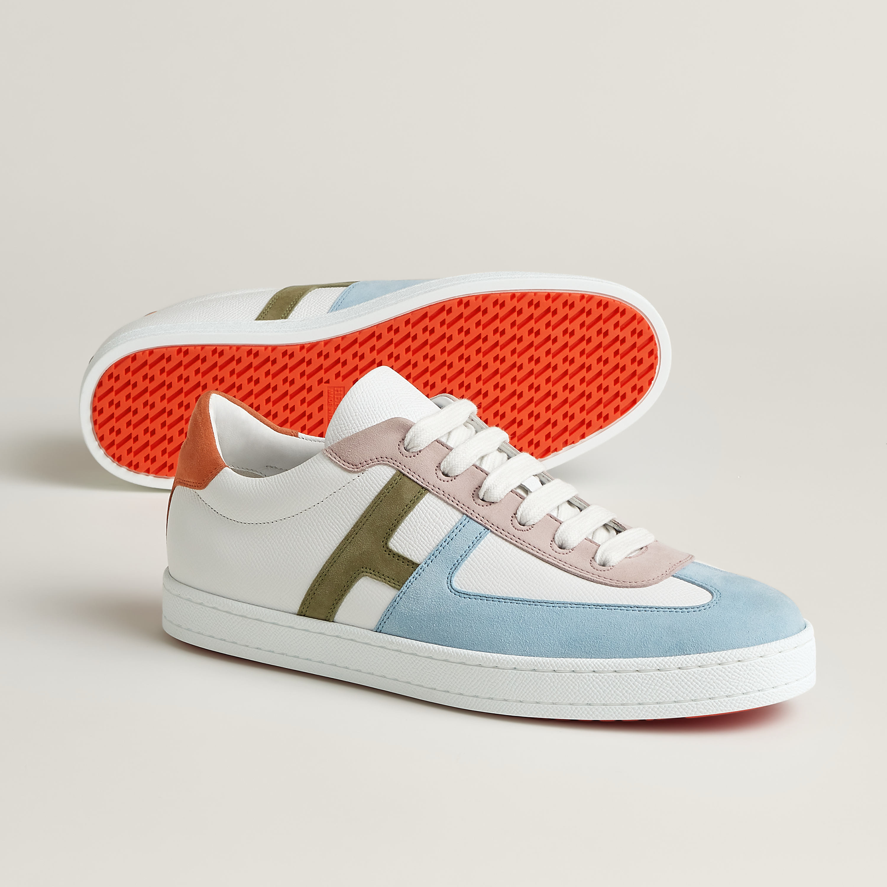 Boomerang sneaker