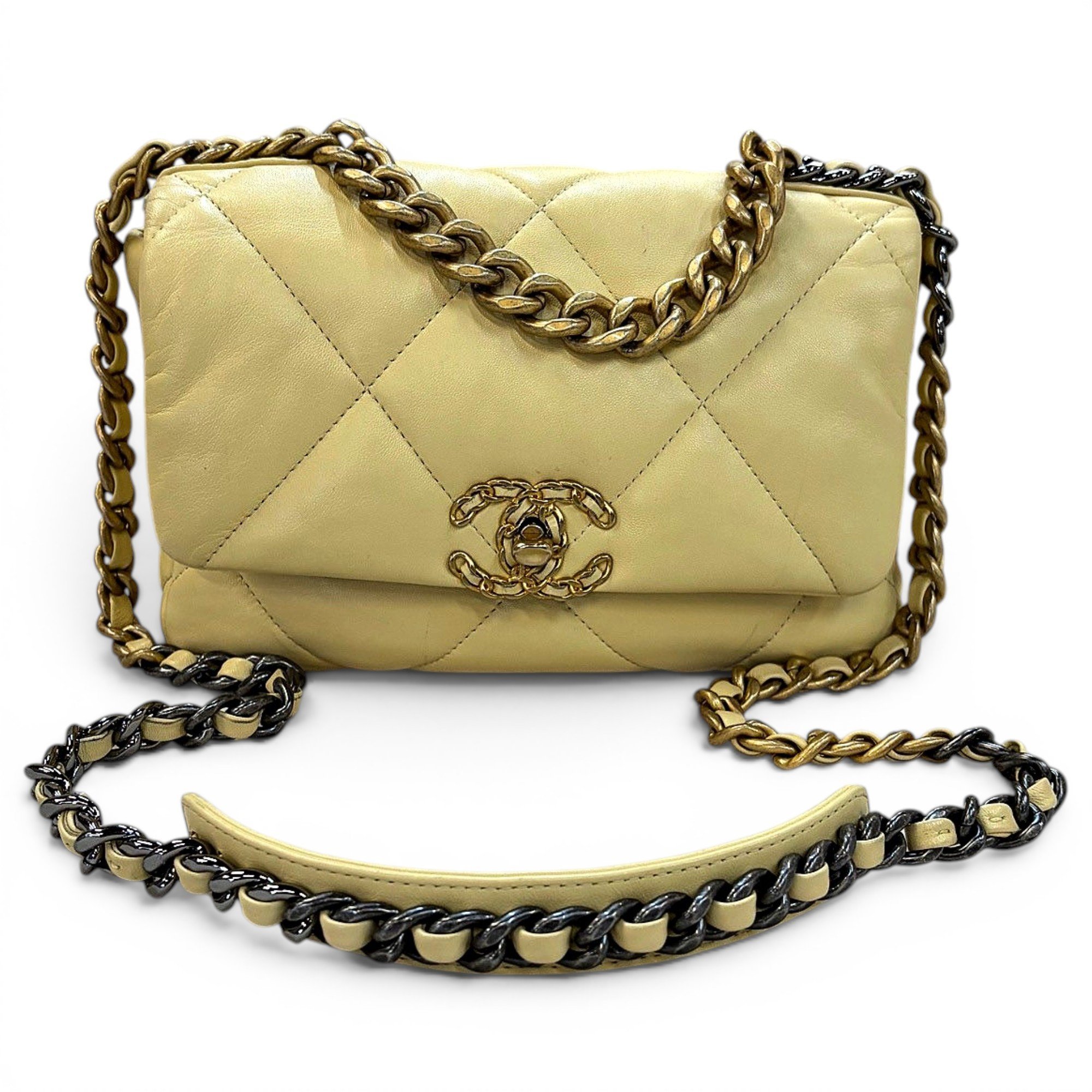 Chanel 19 leather handbag