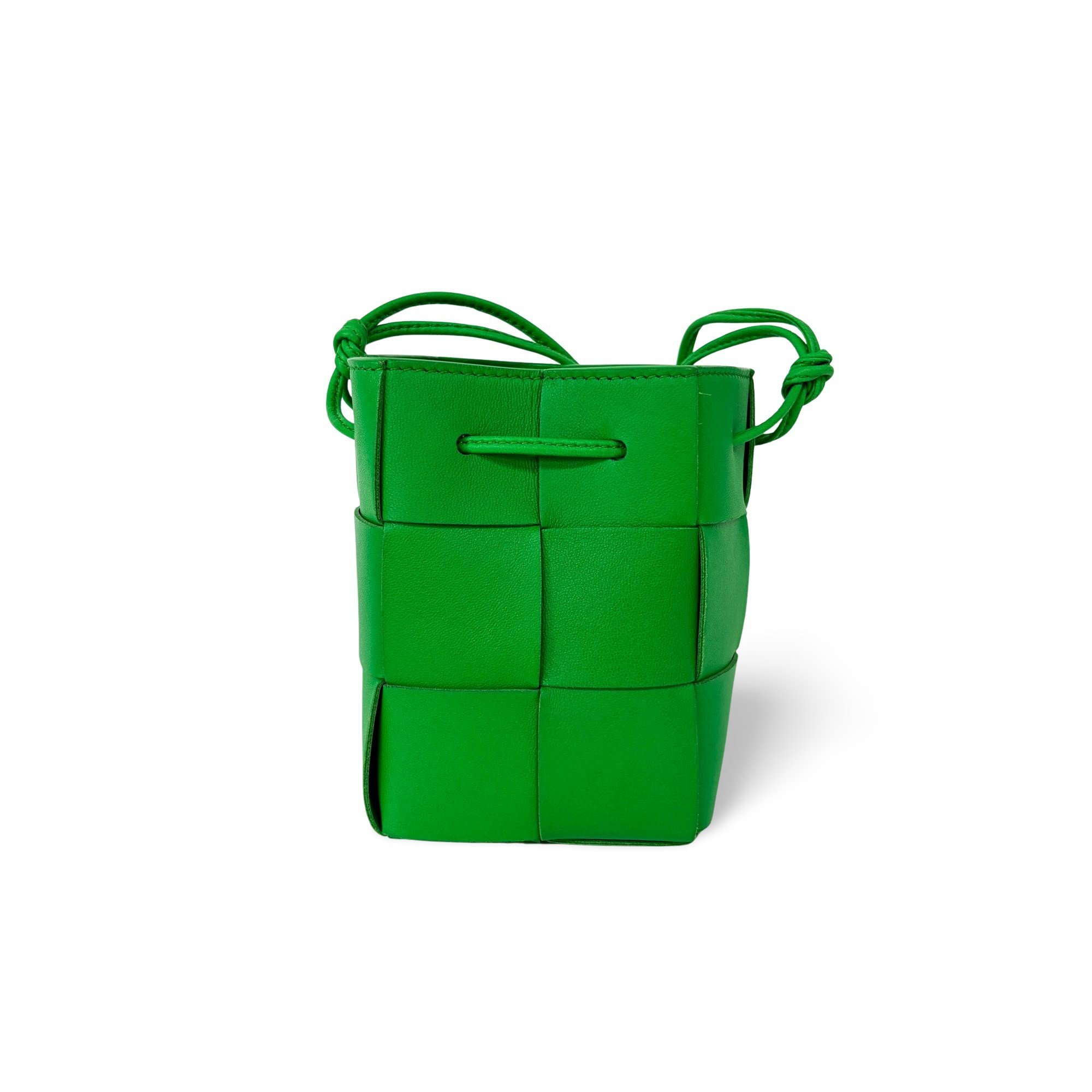 Cassette Bucket leather handbag