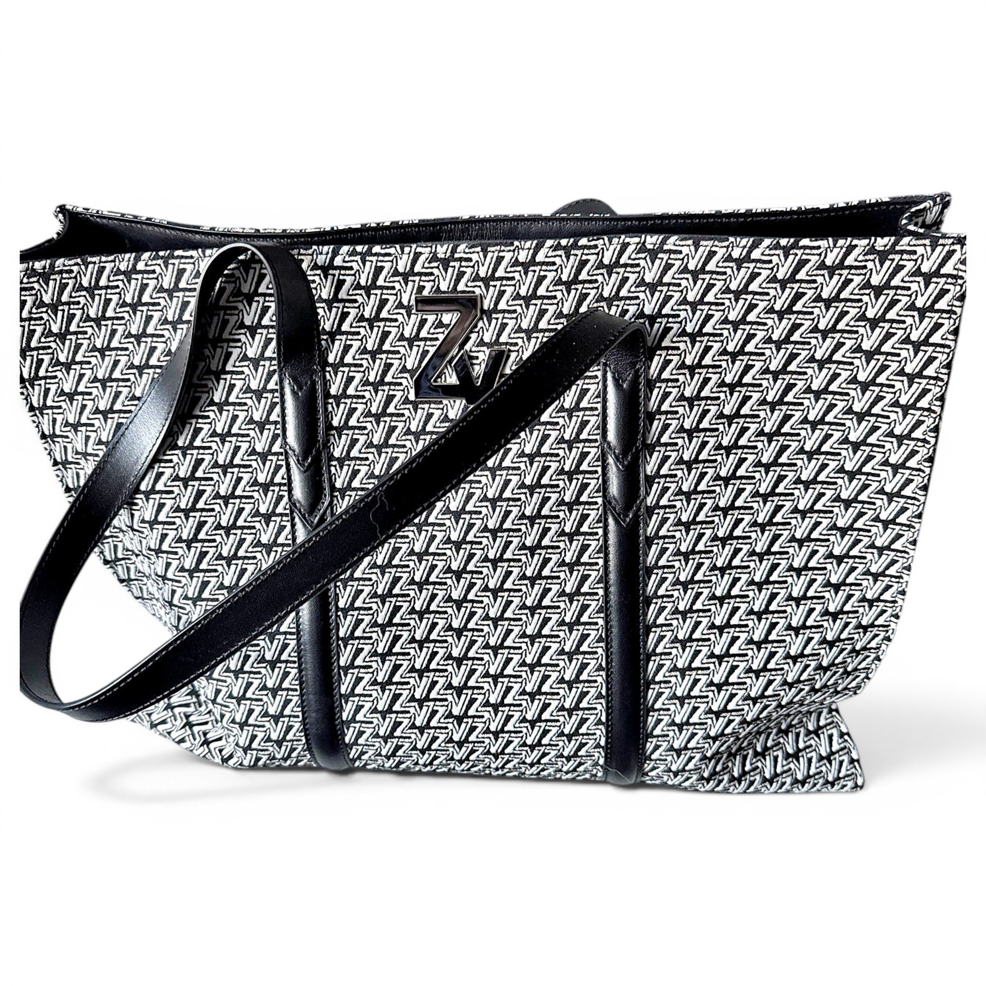 Daily tote