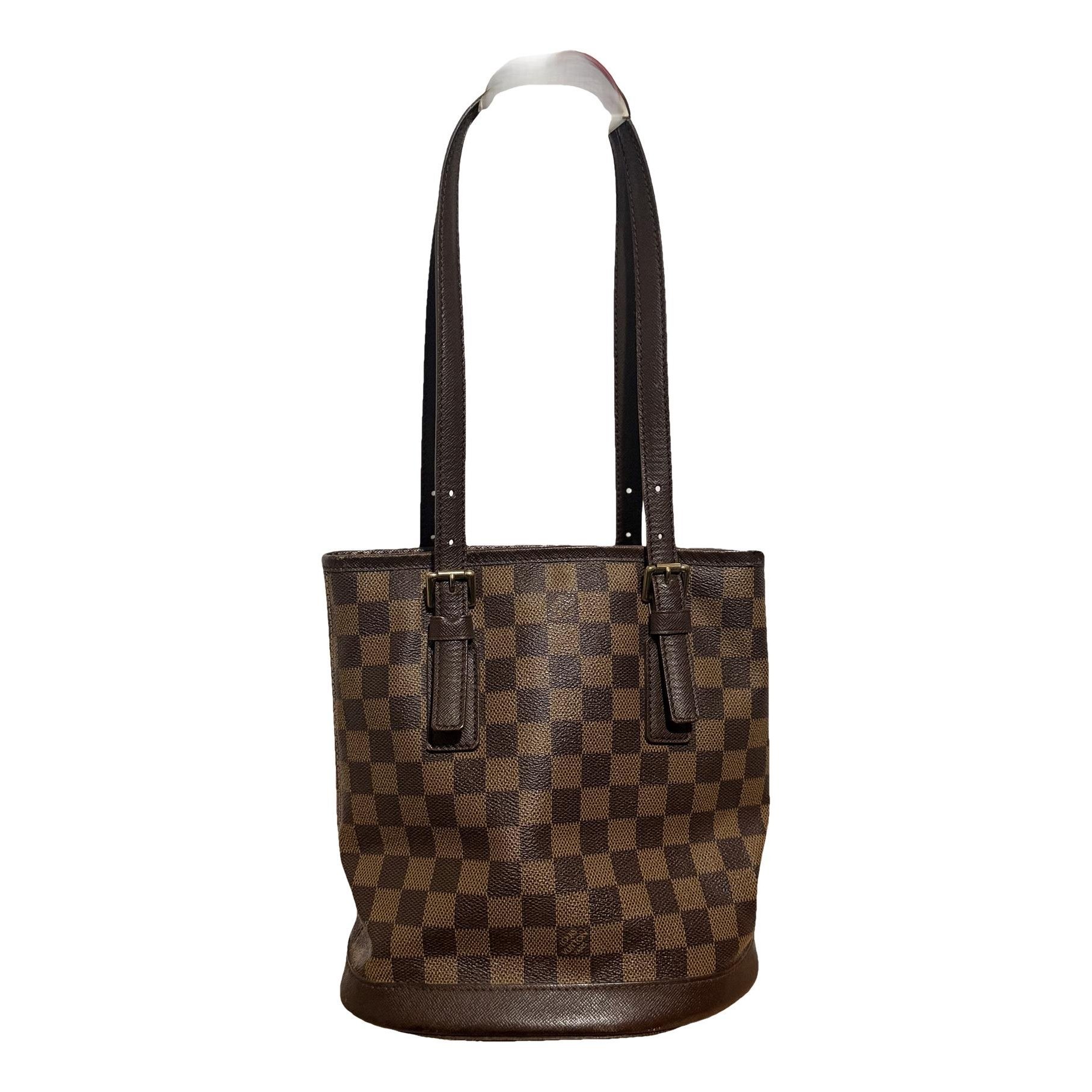 Bucket leather handbag