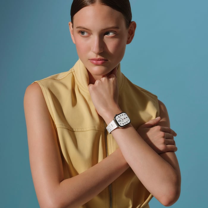 白 Apple Watch Hermès シンプルトゥール 《キリム》 ディプロイアントバックル 42 MM