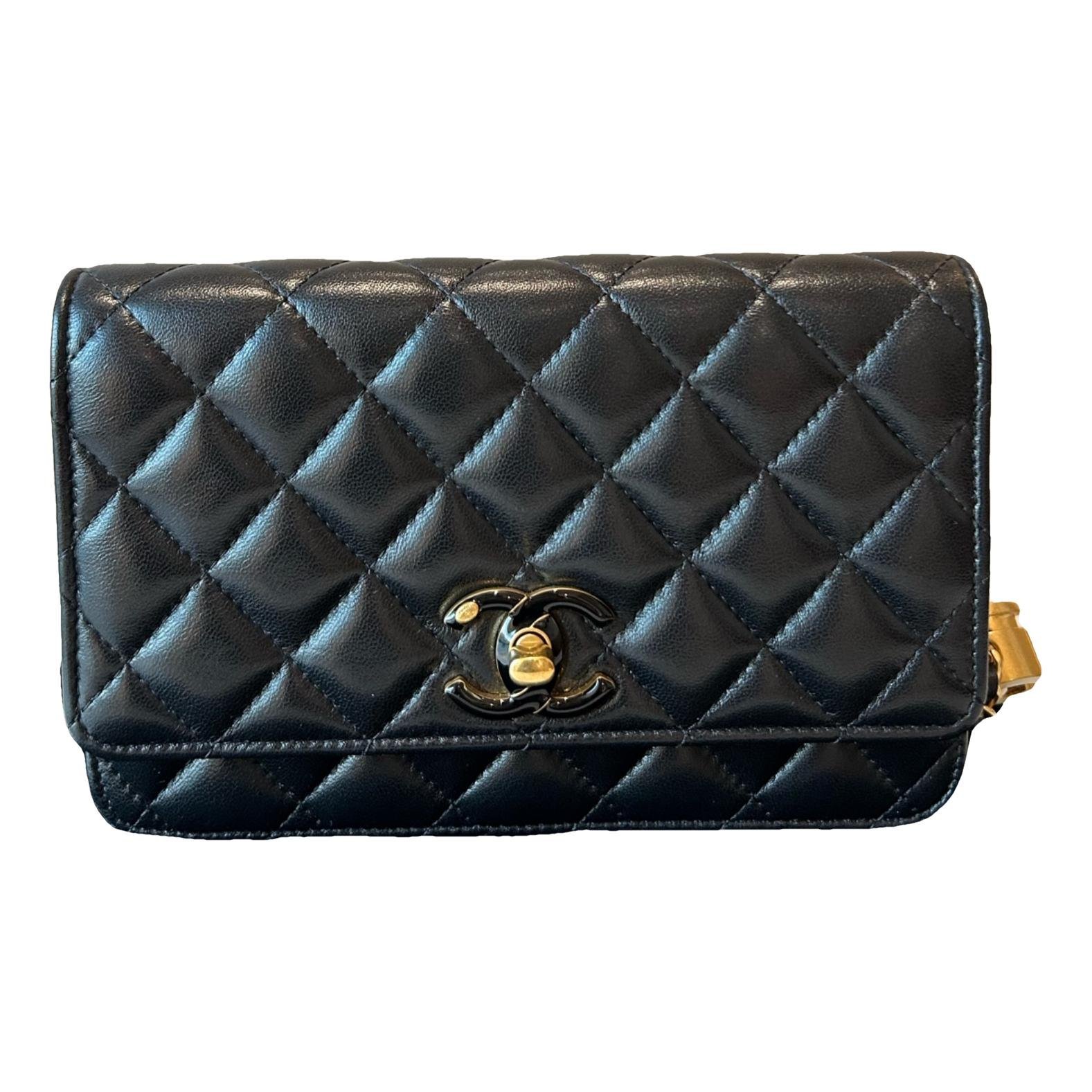 Wallet On Chain Timeless/Classique leather crossbody bag