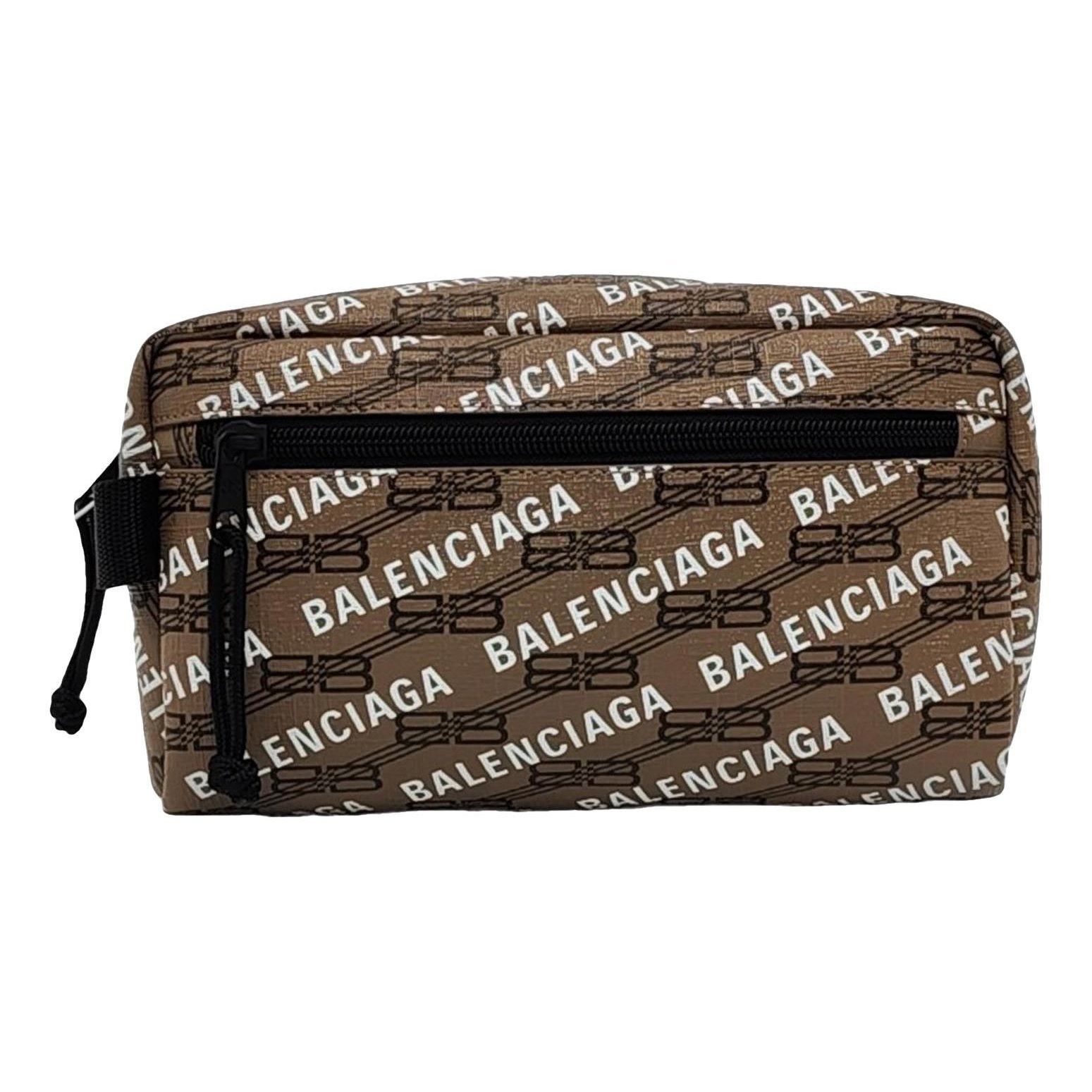 Everyday leather handbag