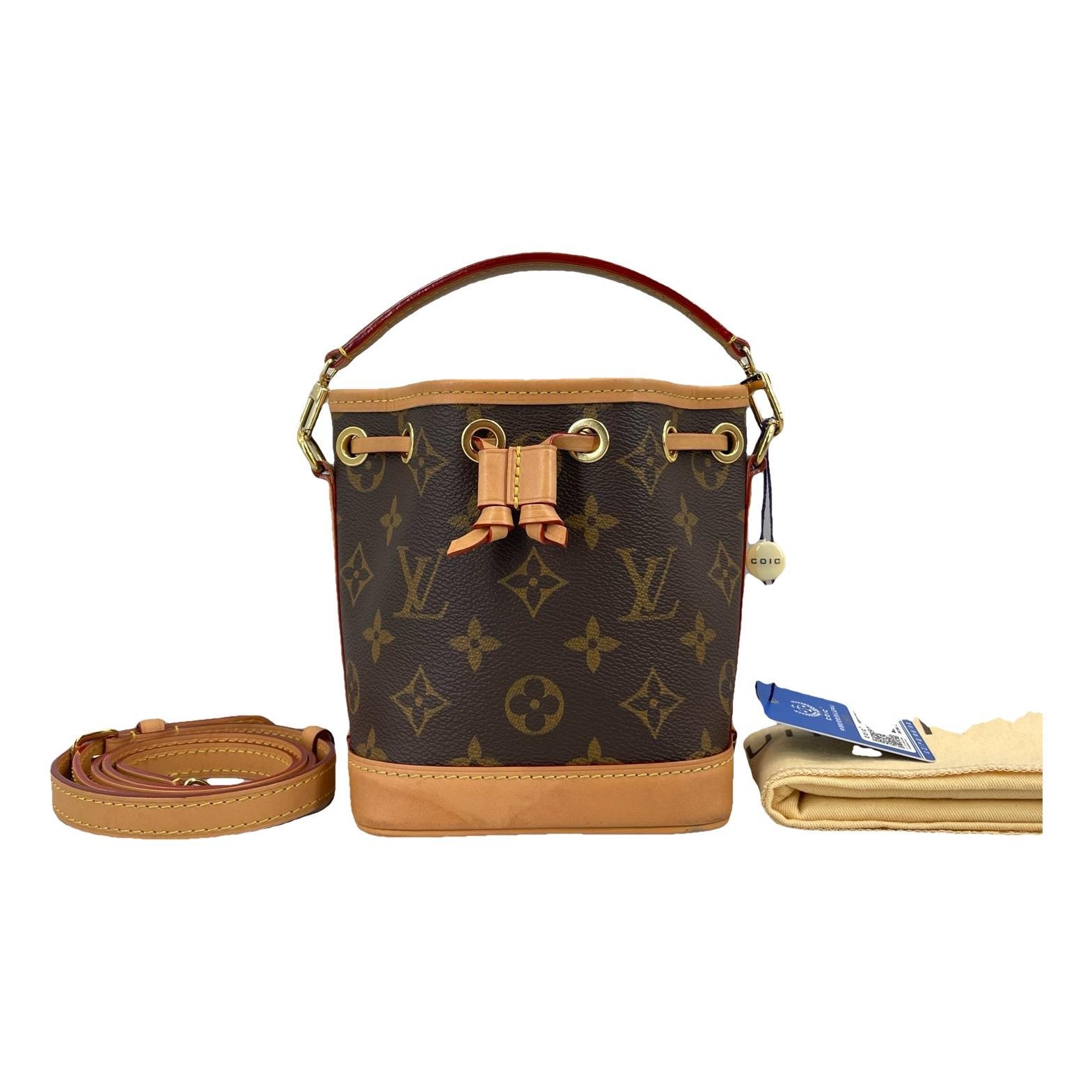 Nano Noé leather handbag